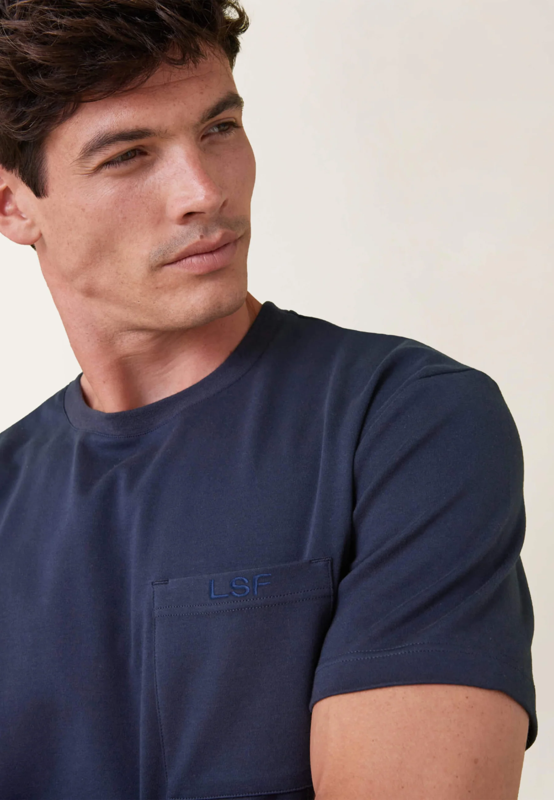 T-shirt homme bleu marine avec poche poitrine en coton - Sasha Marine - Image 4
